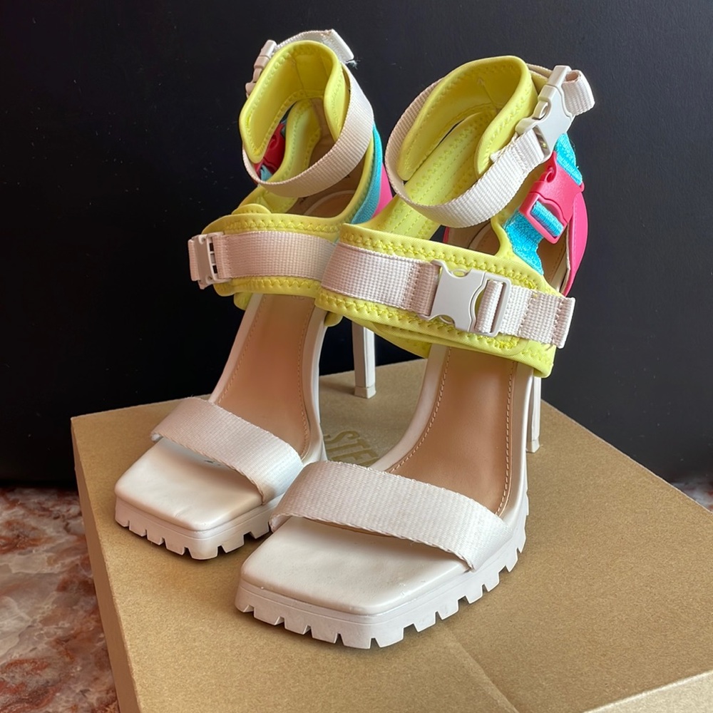 Steve Madden vibing sandal heel